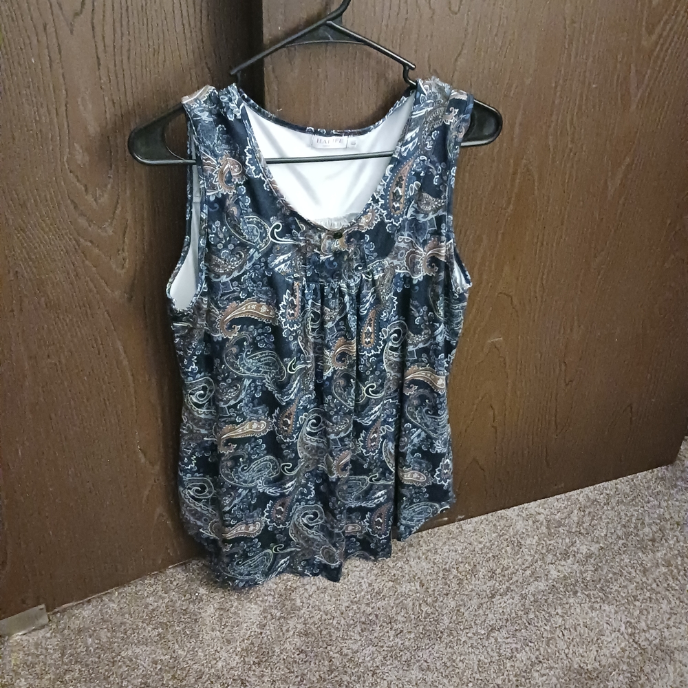 Paisley Scoop Neck Tank Top in Navy